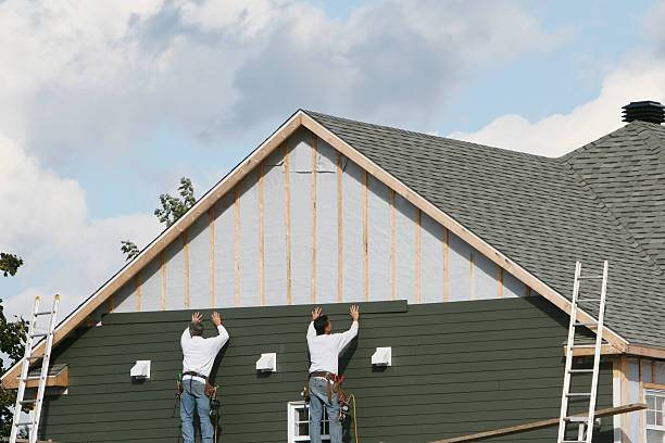 Professional Siding Replacement technician working in Middletown, VA